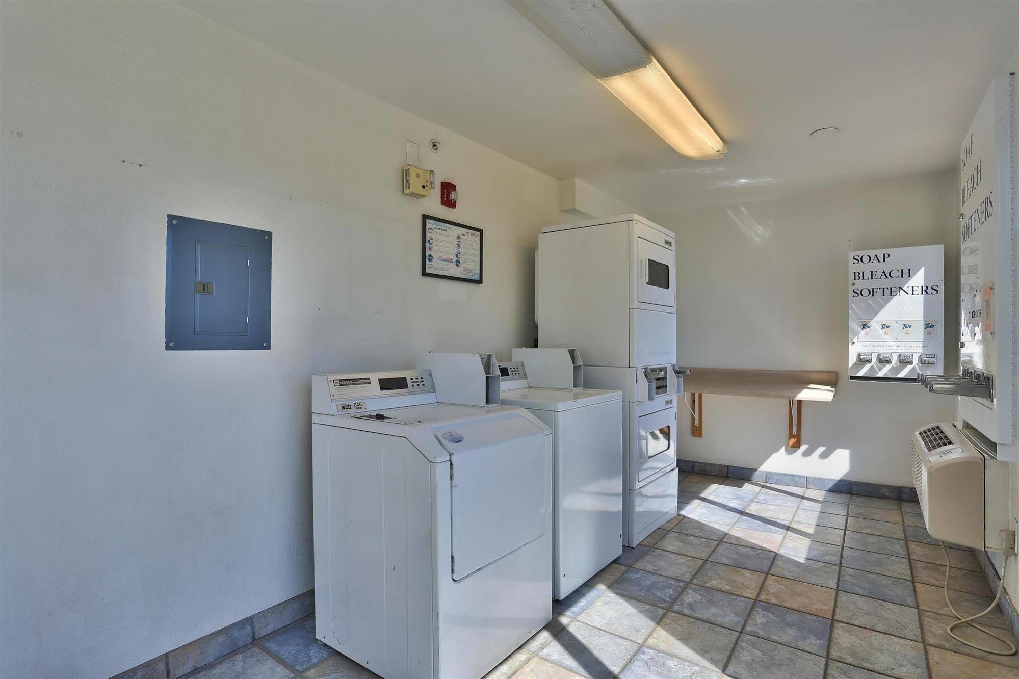 Motel 6-Kingman, Az - Route 66 East Экстерьер фото